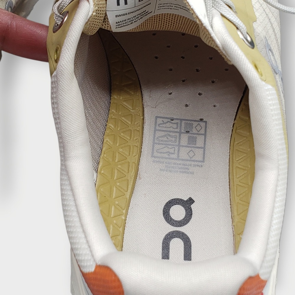 OnCloud Cloudultra Trail (women’s 9.5) - Picture 7 of 10